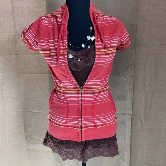 Maurice’s Burnt Red with Stripes Short-sleeve Hooded Top with Pockets Size S - Picture 10 of 10